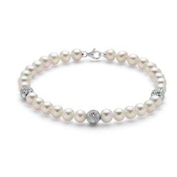 Pearl bracelet with gold star beads