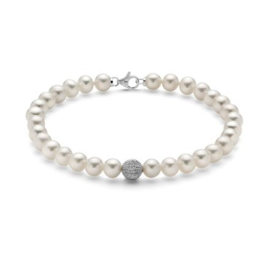 Oriental pearl and diamond ball bracelet