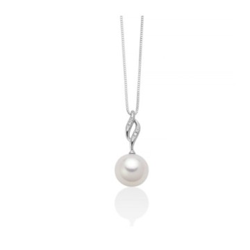 Pendant necklace in gold, diamonds and orient pearl